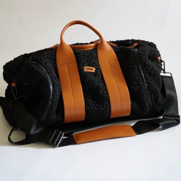 Caraa Remus Sherpa Duffle Bag - Picture 1 of 13